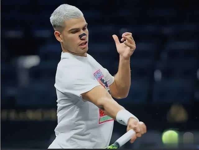 乐鱼体育app-包含西班牙网球队横扫世界网球队,费德勒绝境逆转的词条